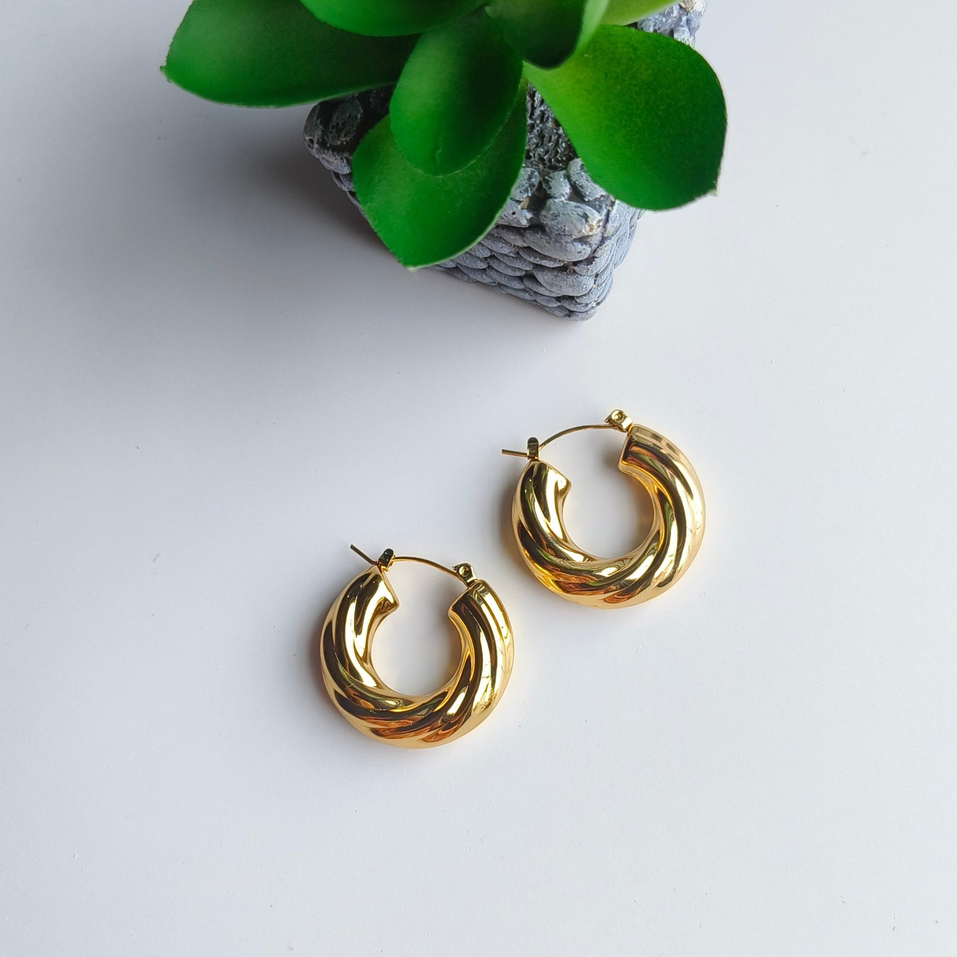 Elevate your style with our Be Friend Earrings that blend timeless elegance with modern sophistication. Crafted with meticulous attention to detail, these earrings are designed to be more than just accessories—they're a statement of refined taste.