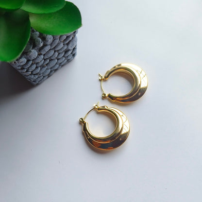 Elevate your style with our Bold Mood Earrings that blend timeless elegance with modern sophistication. Crafted with meticulous attention to detail, these earrings are designed to be more than just accessories—they're a statement of refined taste.