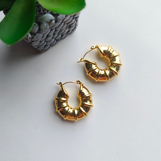 Elevate your style with our Dazzle Rain Earrings that blend timeless elegance with modern sophistication. Crafted with meticulous attention to detail, these earrings are designed to be more than just accessories—they're a statement of refined taste.